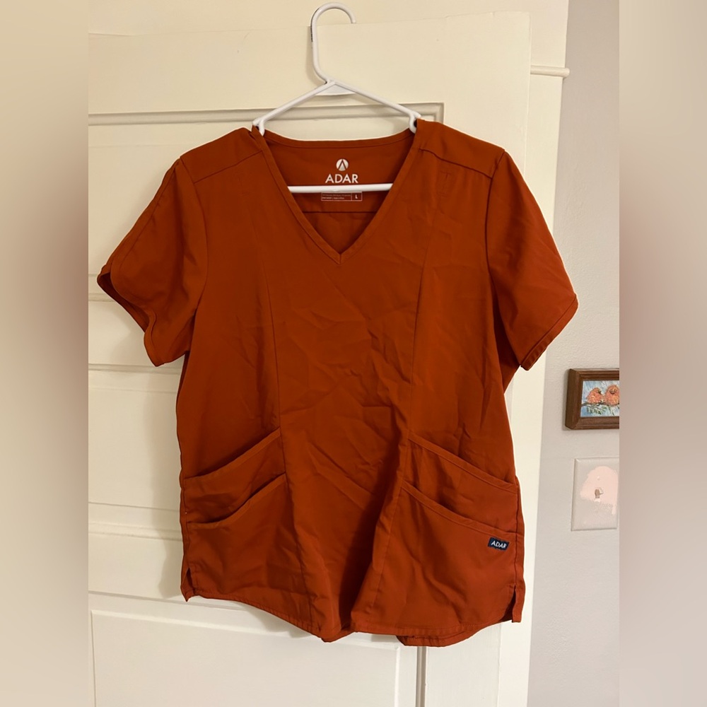 Burnt orange/auburn Adar Scrub Top Large